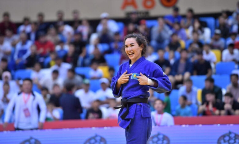 Спорт Министрі | Әбиба Әбужақынова әлем чемпионатында тарихи күміс медаль жеңіп алды