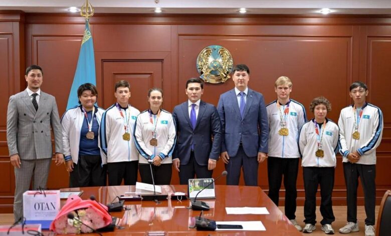 Спорт Министрі | Ербол Мырзабосынов садақ атудан Азия кубогінде көзге түскен спортшыларды марапаттады Спорт Министрі | Ербол Мырзабосынов садақ атудан Азия кубогінде көзге түскен спортшыларды марапаттады