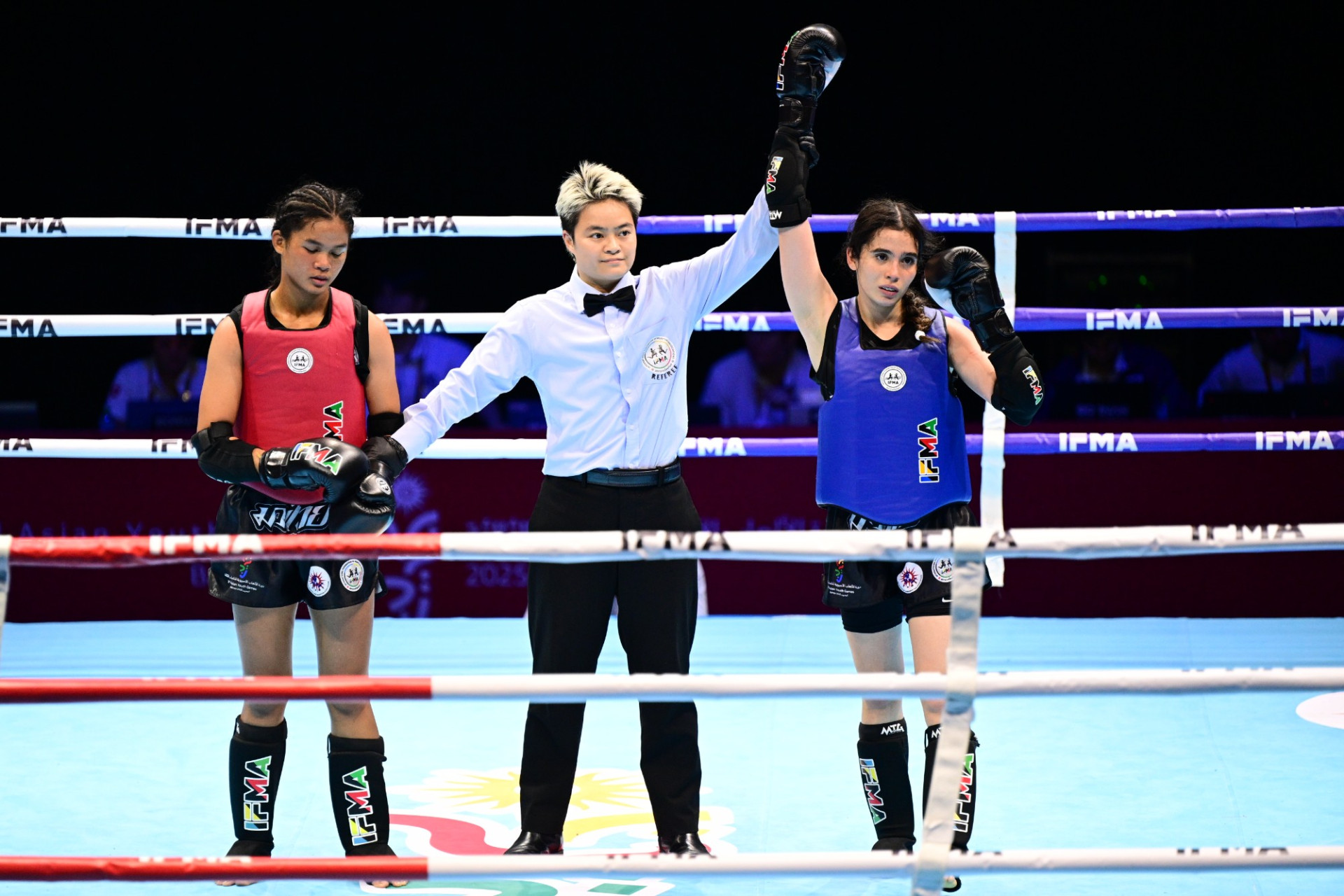 Қыздардың дәретханаға зәр шығаруын қараңыз.