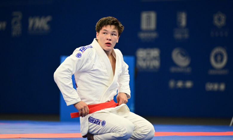 Спорт Министрі | Джиу-джитсу шебері Рафаэль Орумбаев жасөспірімдер Азиадасында күмістен алқа тақты